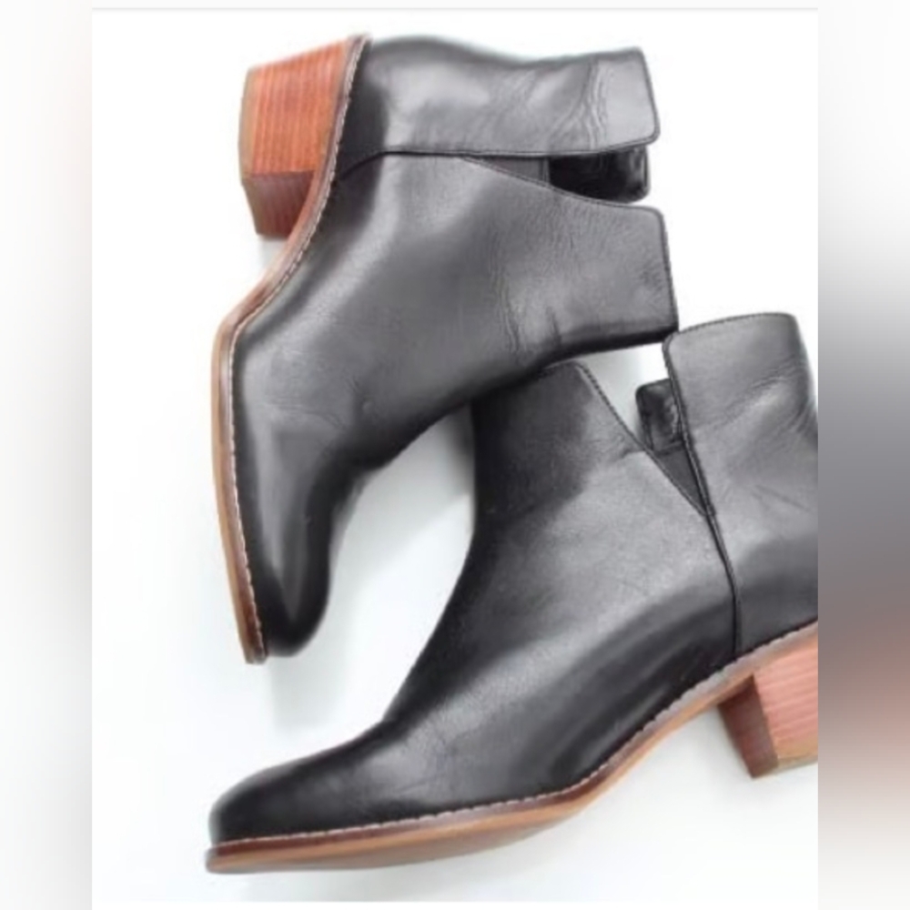 Cole Haan Abbott Bootie. Black Leather. W7.5. Like New.